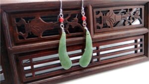 Read more about the article 翡翠耳環寓意大全：平安、福祿與守護的文化密碼｜鈴的寶飾