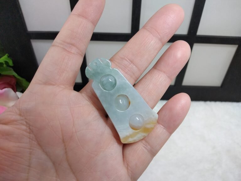 為什麼我的翡翠有「棉」？天然結構與審美轉念｜鈴的寶飾